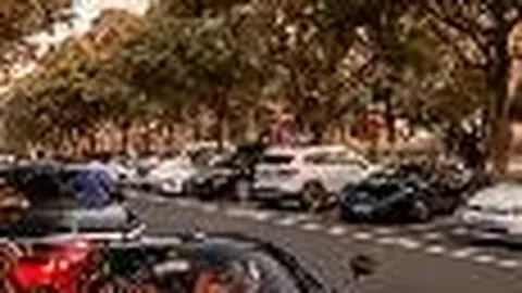 向佐香港热心公益，街头分发防疫物资与生活用品