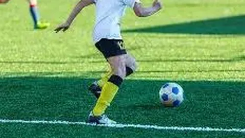 “叶紫萱／于森组合在冬奥会冰壶落选赛中连获两场胜利”