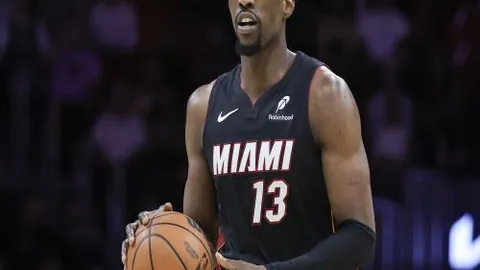 【激情对决】德甲焦点战：圣保利主场激战汉堡，谁将问鼎荣耀？